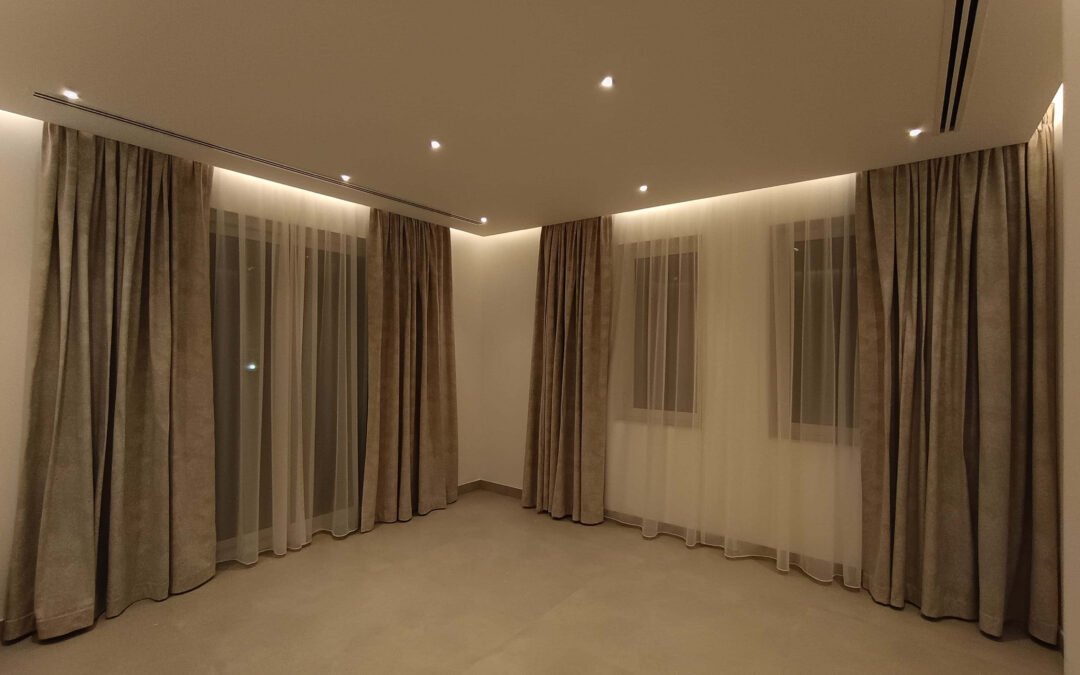Motorized Curtains vs Traditional Curtains – What Dubai Homeowners Need to Know